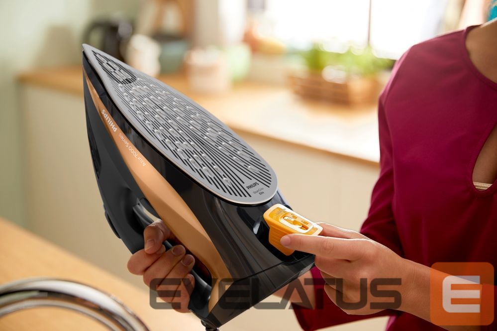 Iron Philips DST7040/80 7000 series | Steam Iron | 2800 W | Water tank capacity 300 ml | Continuous steam 50 g/min | Steam boost performance 250 g/min | Black/Gold